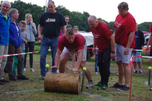 2016-Kermis-Boomstamrollen-113