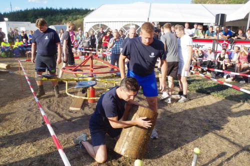 2018-Zomerfeest-Boomstamrollen-092