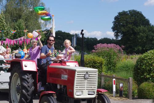 2024-Zomerfeest-Optocht-128